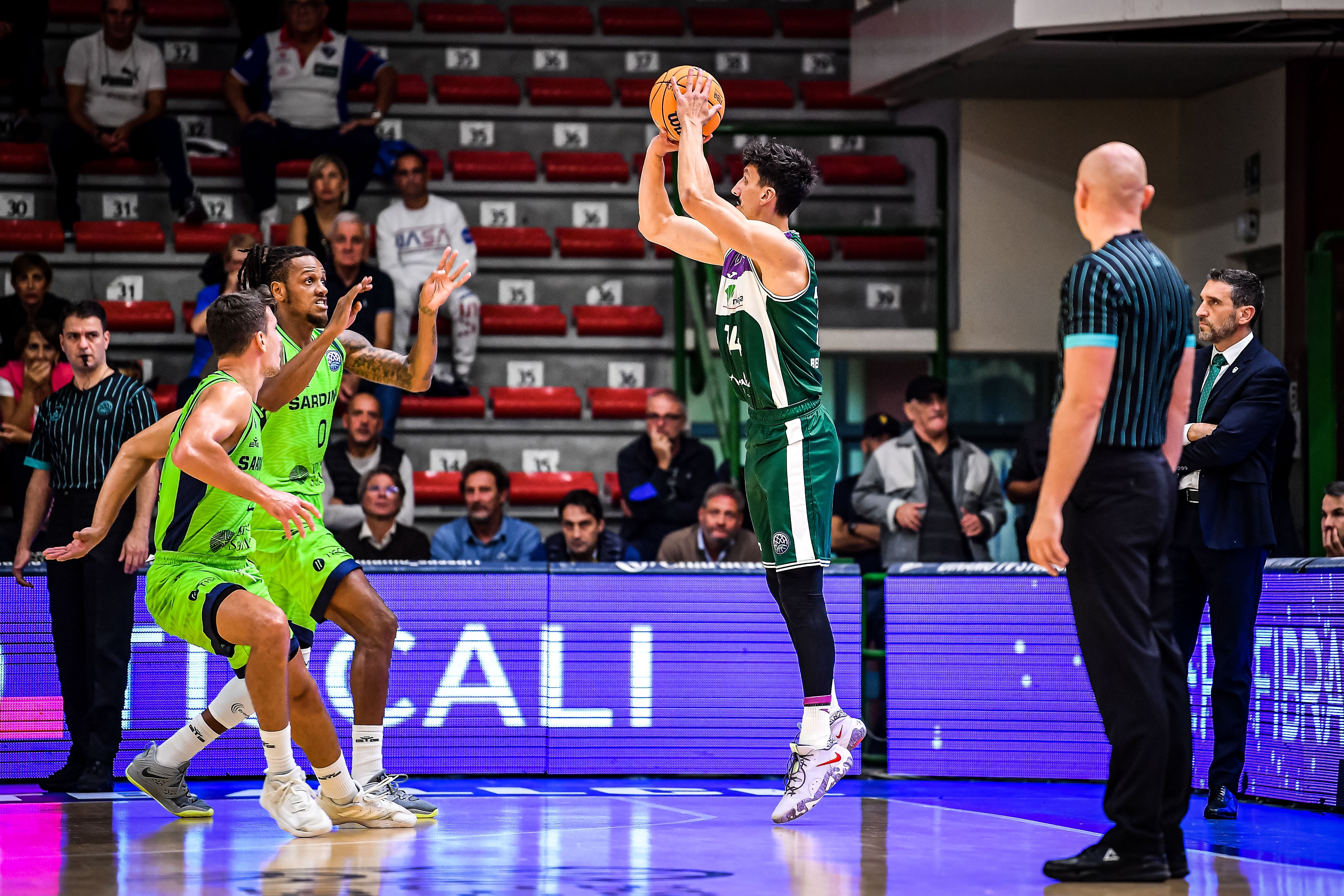 Fotos: Las mejores imágenes del partido entre el Dinamo Sassari y el Unicaja