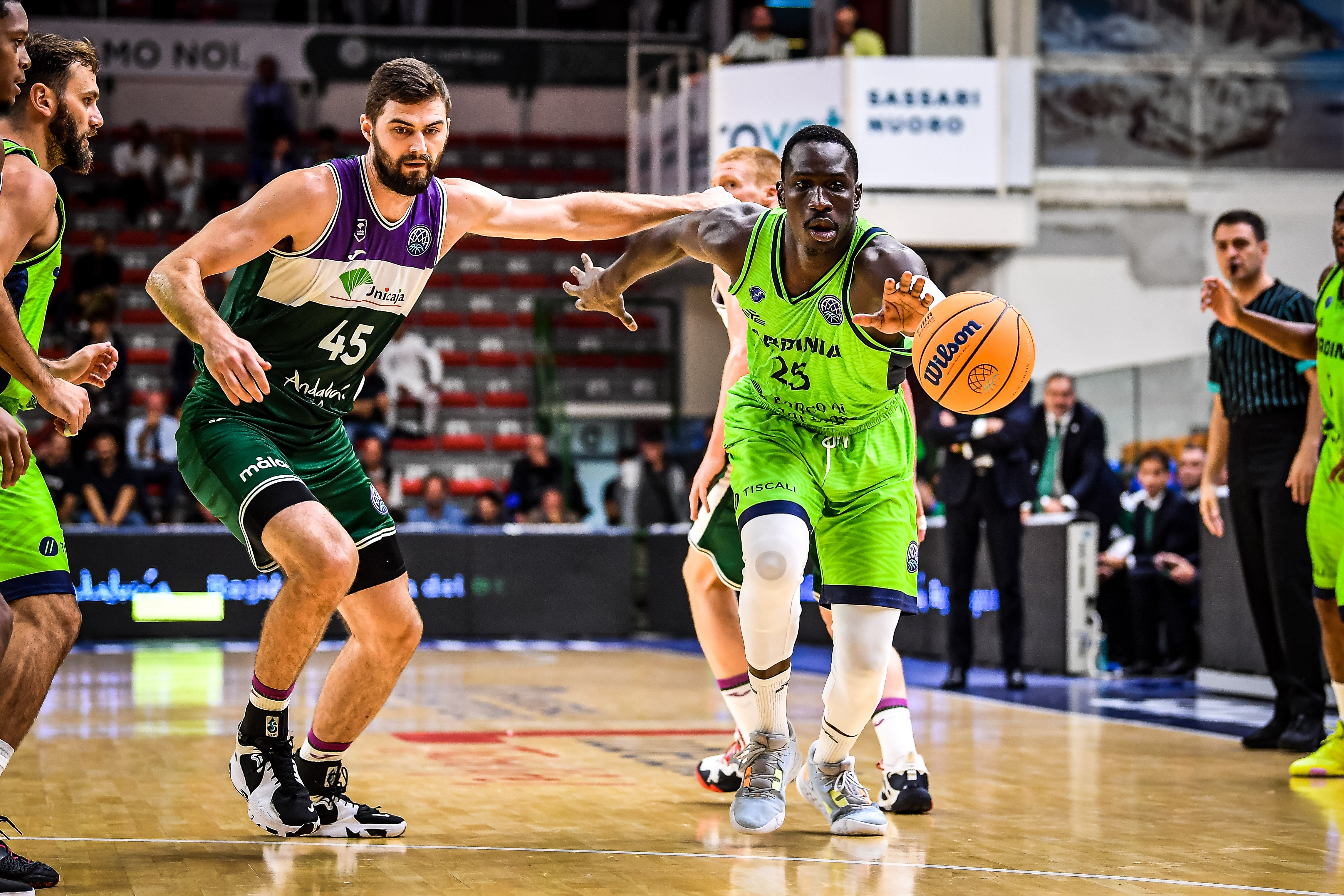 Fotos: Las mejores imágenes del partido entre el Dinamo Sassari y el Unicaja