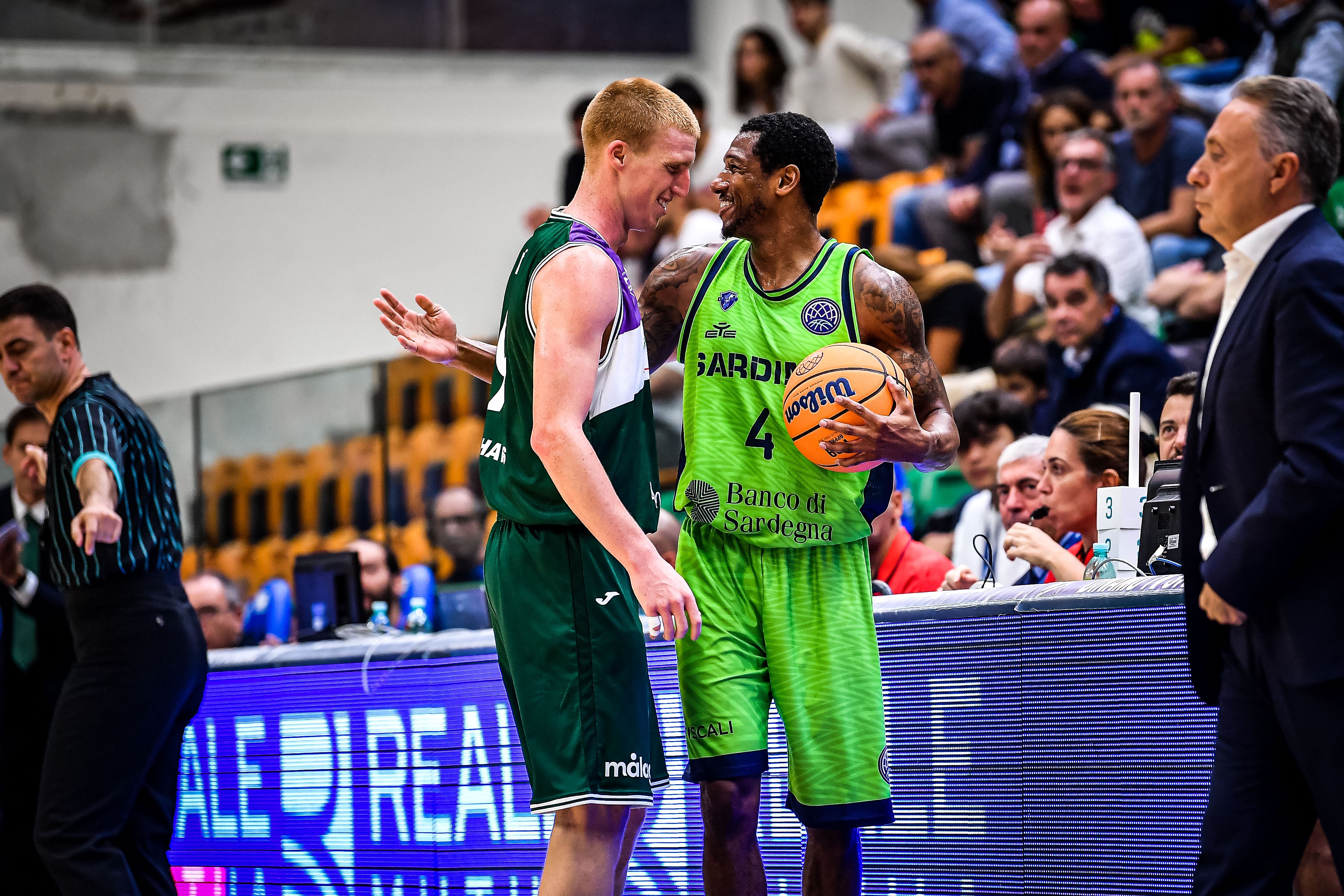 Fotos: Las mejores imágenes del partido entre el Dinamo Sassari y el Unicaja