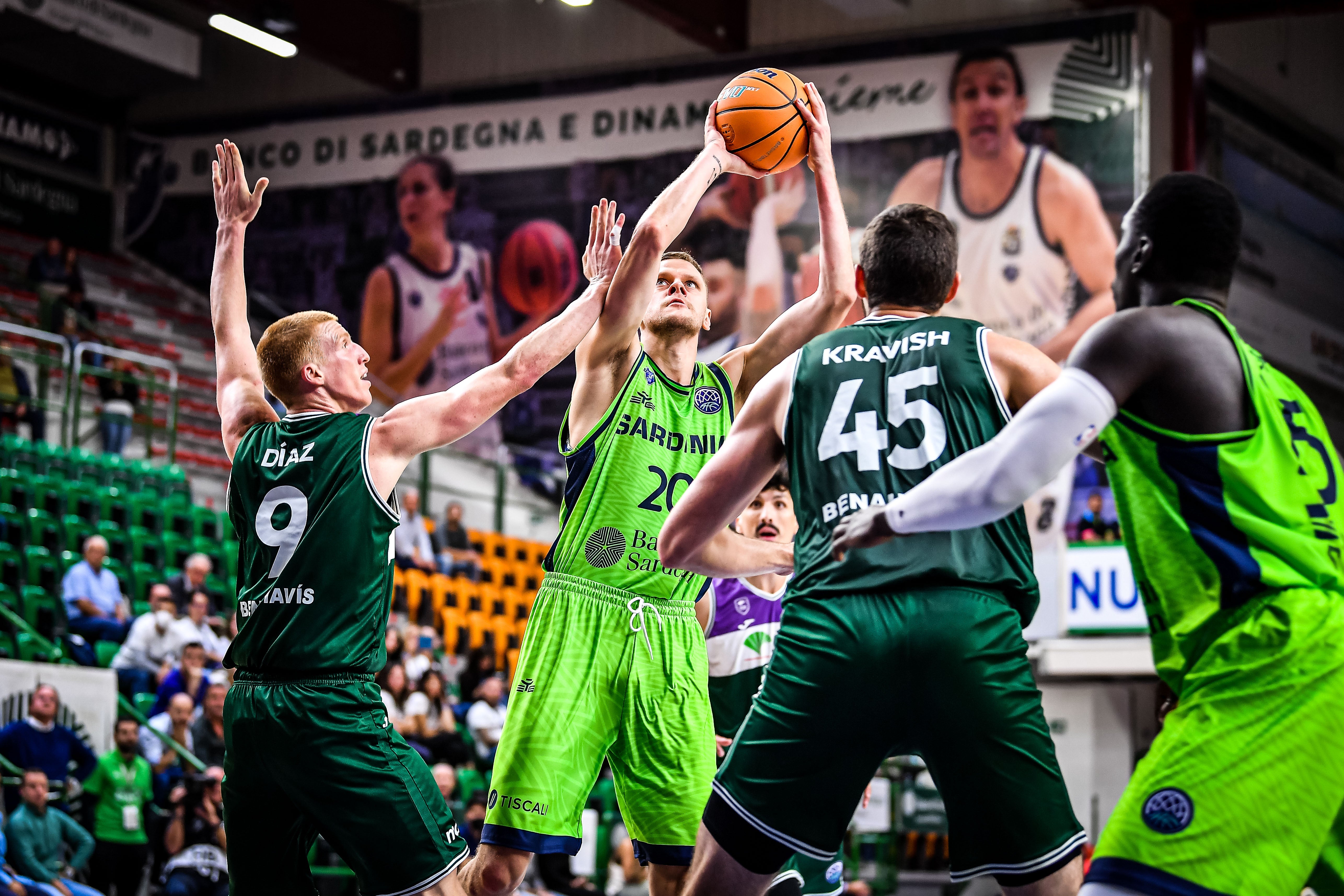 Fotos: Las mejores imágenes del partido entre el Dinamo Sassari y el Unicaja