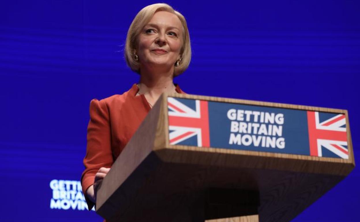 La primera ministra británica, Liz Truss, pronuncia su discurso de apertura en la conferencia del Partido Conservador en Birmingham. 