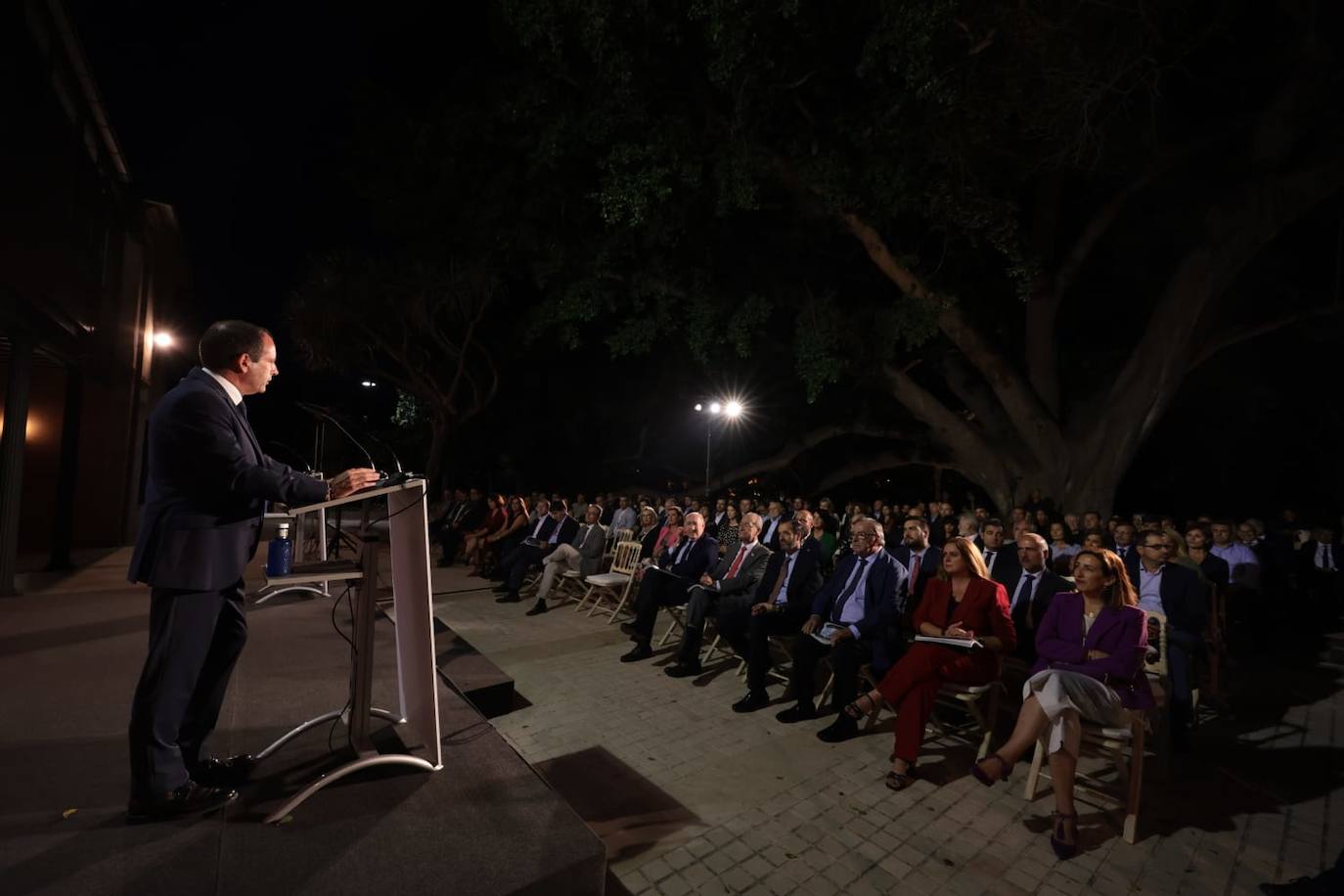 La publicación recoge todas las empresas malagueñas relevantes, agrupadas por sectores económicos