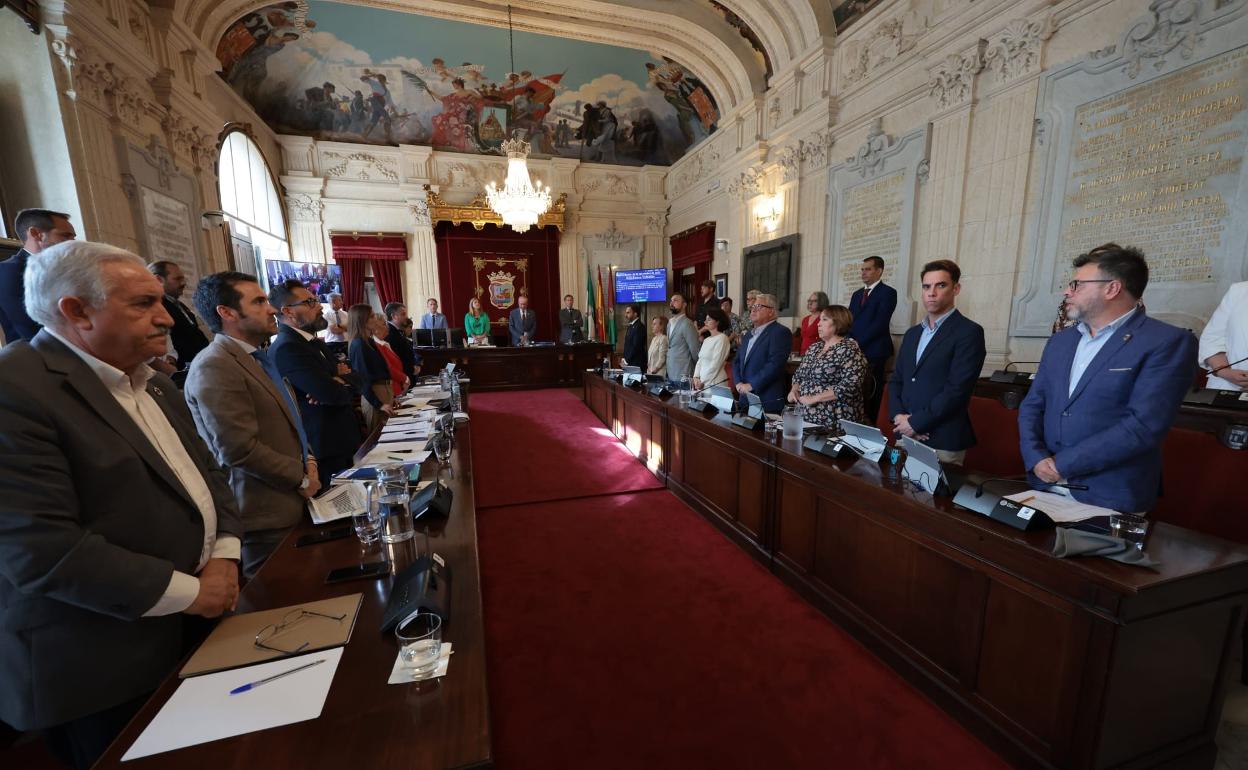 La bancada inferior de la derecha a la presidencia (al fondo) es la del PP. En la foto, segundo izquierda, Jacobo Florido. 