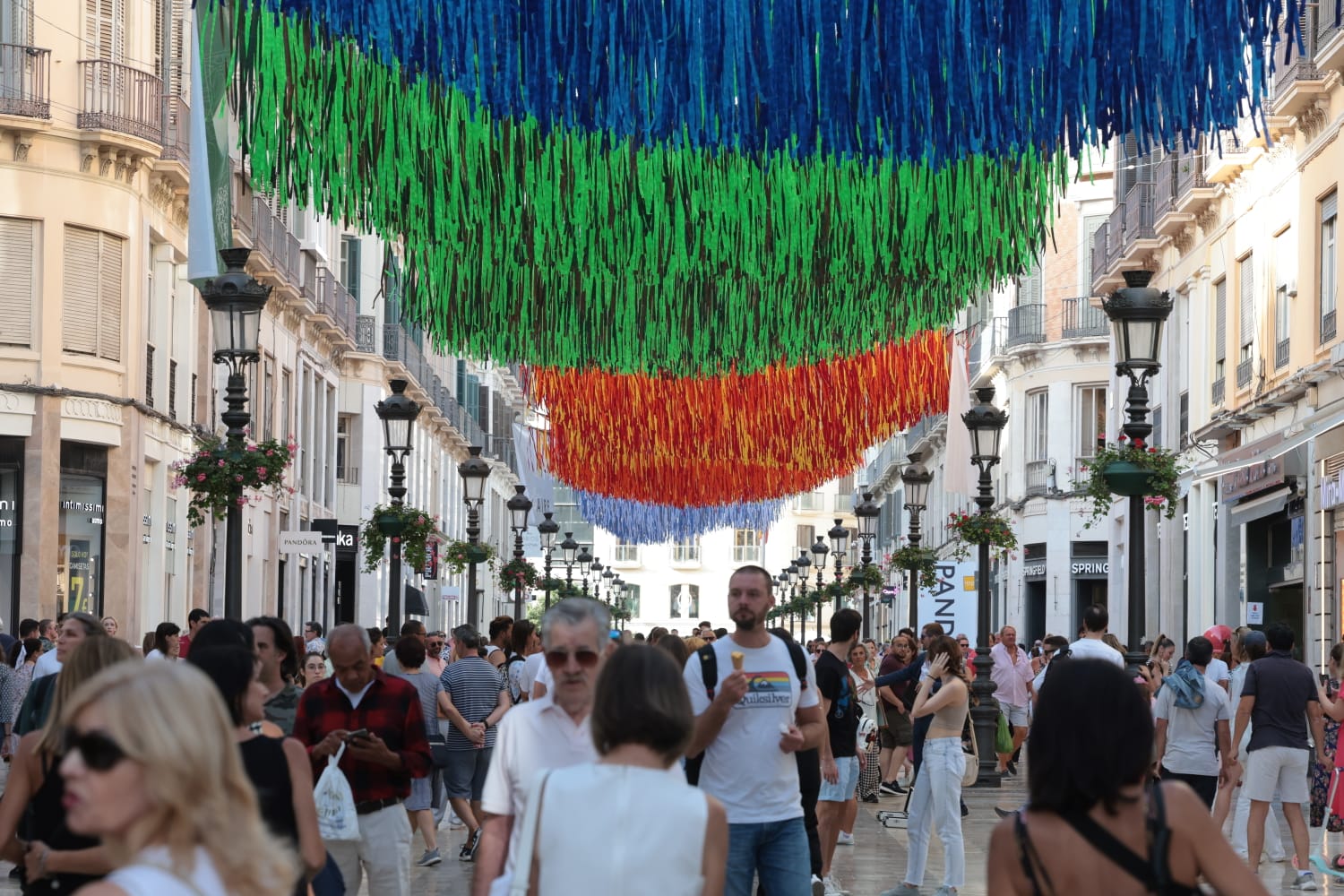 Un centenar de propuestas celebran el reencuentro de la ciudad con la fiesta cultural nocturna tras el largo parón de la pandemia