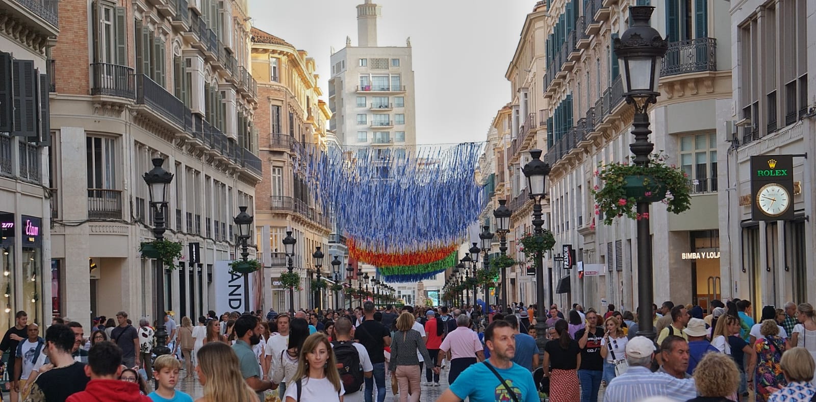 Un centenar de propuestas celebran el reencuentro de la ciudad con la fiesta cultural nocturna tras el largo parón de la pandemia