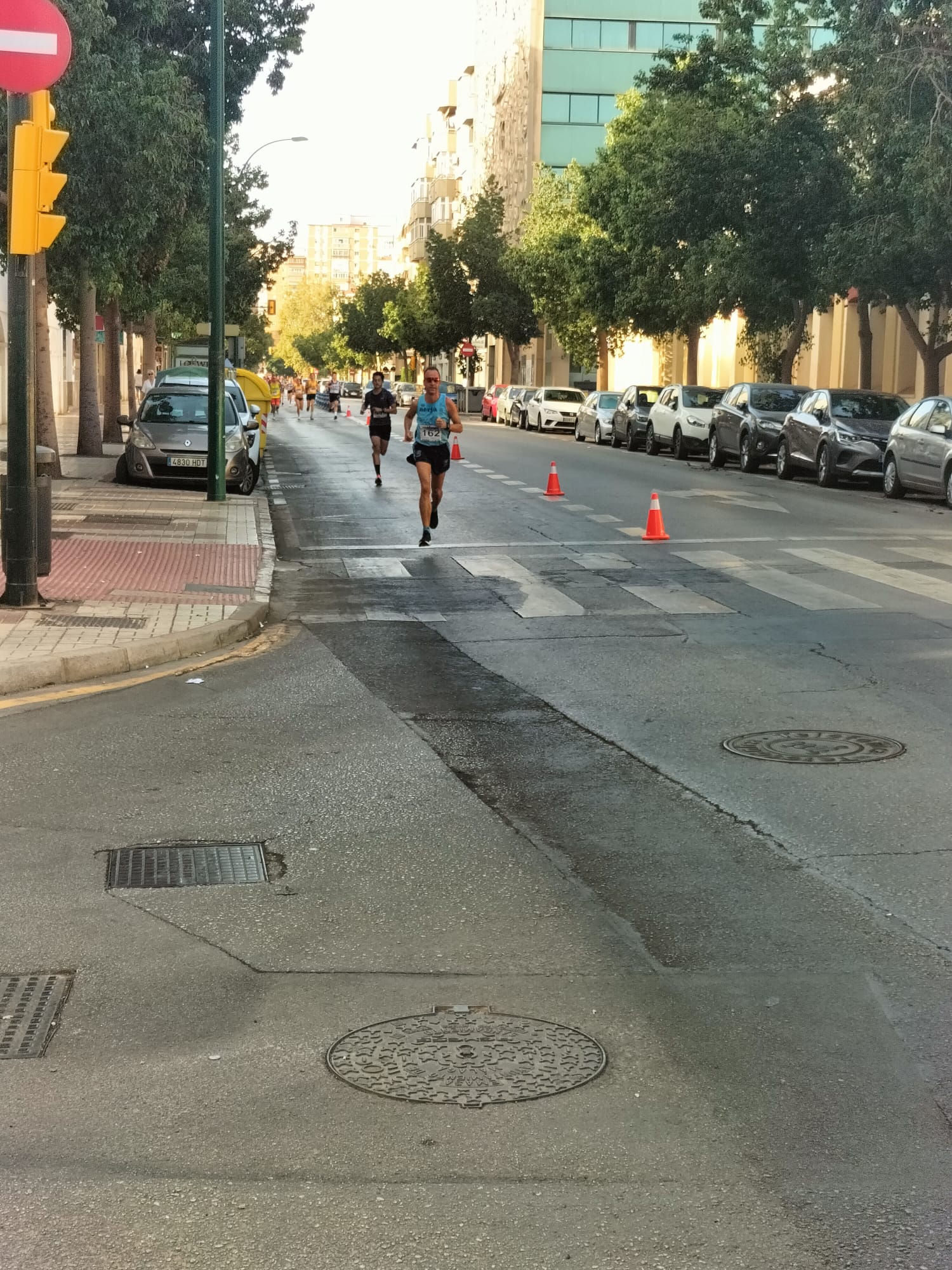 El atleta jiennense Cristóbal Valenzuela (Cueva de Nerja), ganador de la última Media Maratón Ciudad de Málaga, se adjudicó esta mañana la novena edición de la carrera El Torcal-La Paz, con un registro de 31:13 en los 10.000 metros de la prueba popular, antesala de la Carrera Urbana Ciudad de Málaga del domingo 24 (que reaparece tras la pandemia).