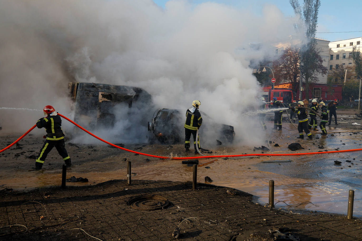 Fotos: Rusia ataca el centro de Kiev en el primer bombardeo sobre la capital desde hace meses
