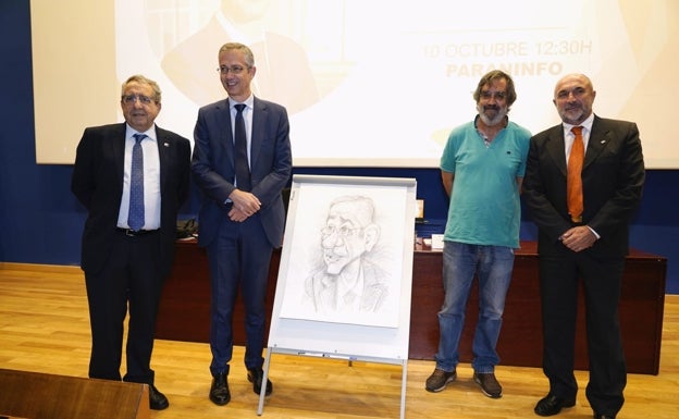 El gobernador junto al autor, el rector de la UMA y el decano de Económicas. 