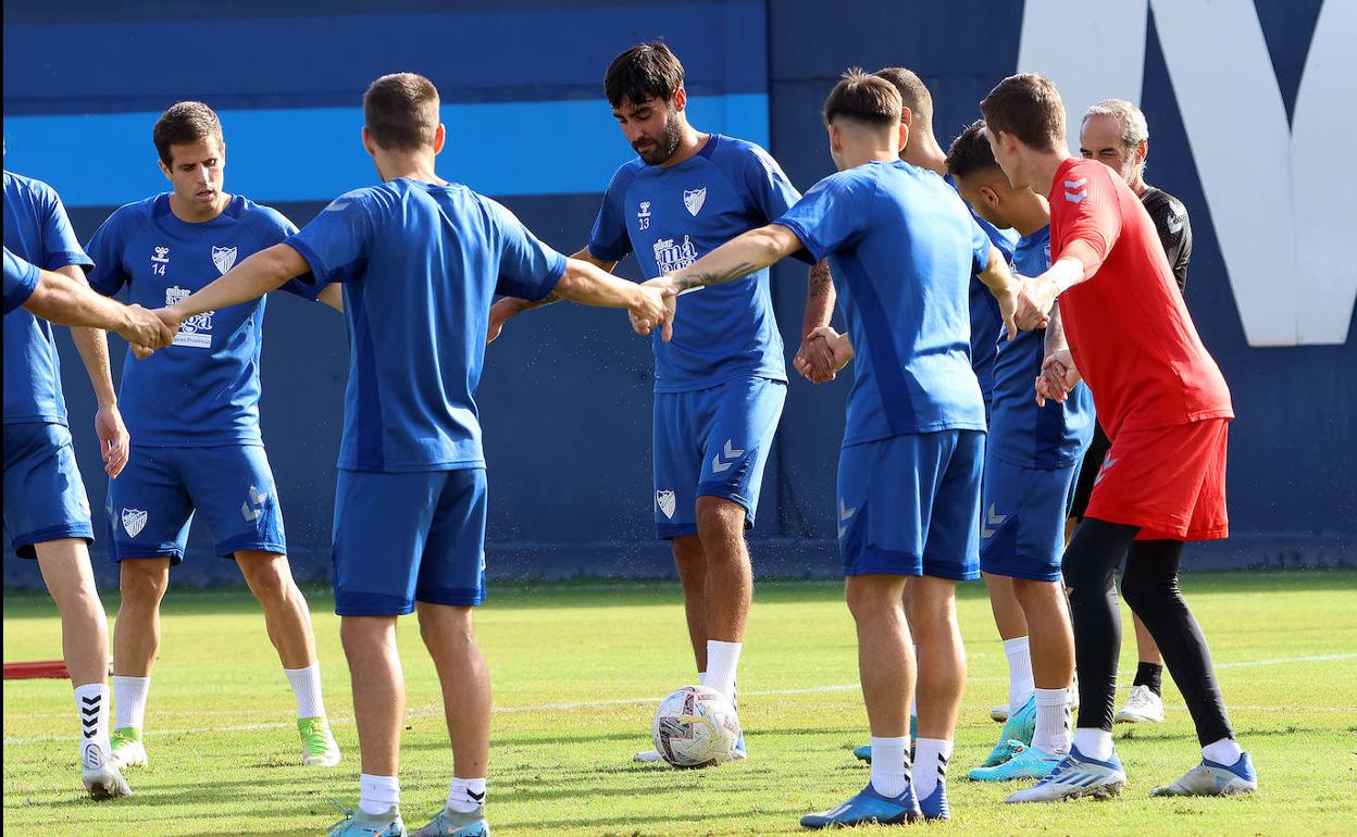 Un entrenamiento reciente del Málaga en el Anexo de la Rosaleda. 