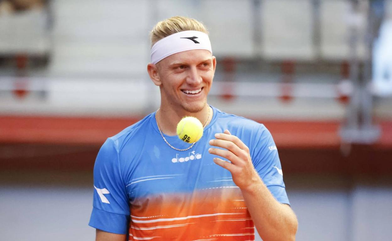 Alejandro Davidovich, en un momento de su duelo ante Murray en Gijón el martes. 