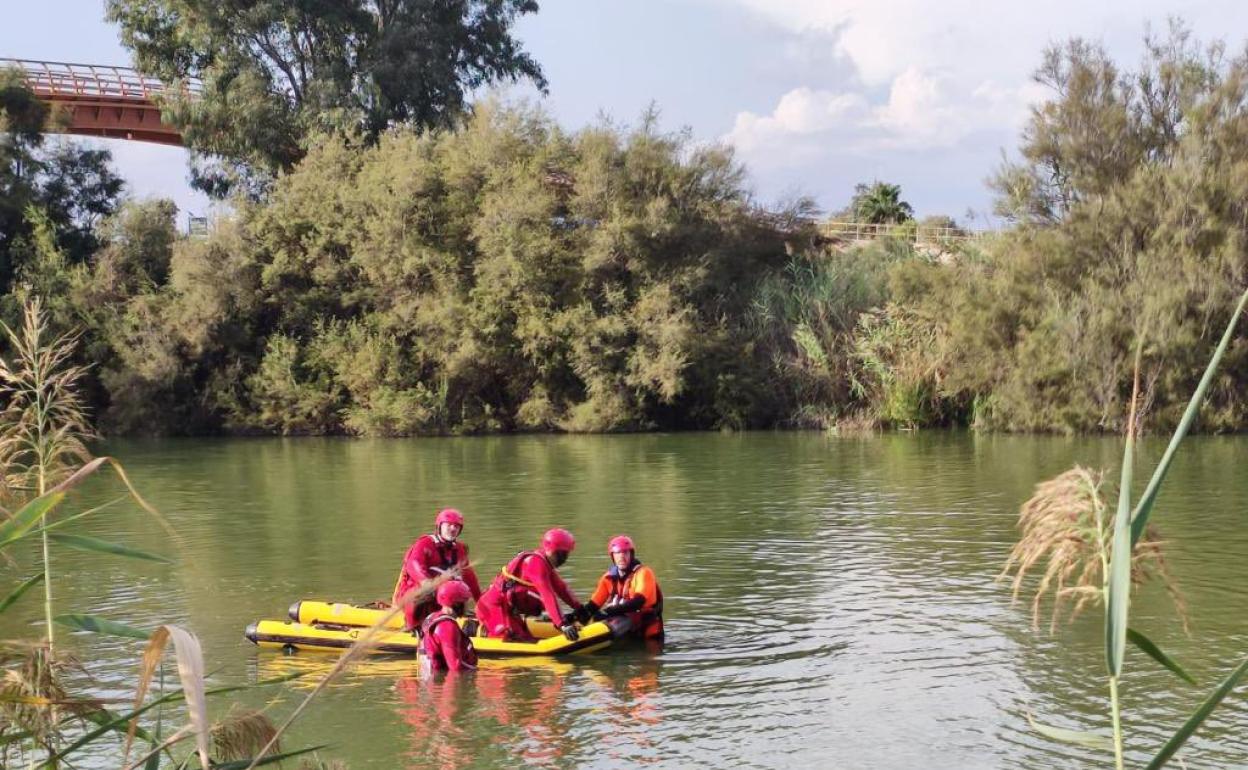 Efectivos de Bomberos que han participado en el dispositivo de rescate del cuerpo. 
