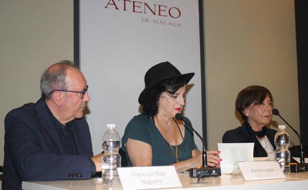 Francisco Ruiz Noguera, Aurora Luque y Rosa Romojaro en un momento de la presentación