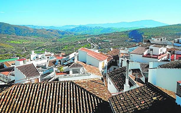 El barrio del Arrabal es el que está situado junto a la fortaleza y la iglesia de Santiago. 