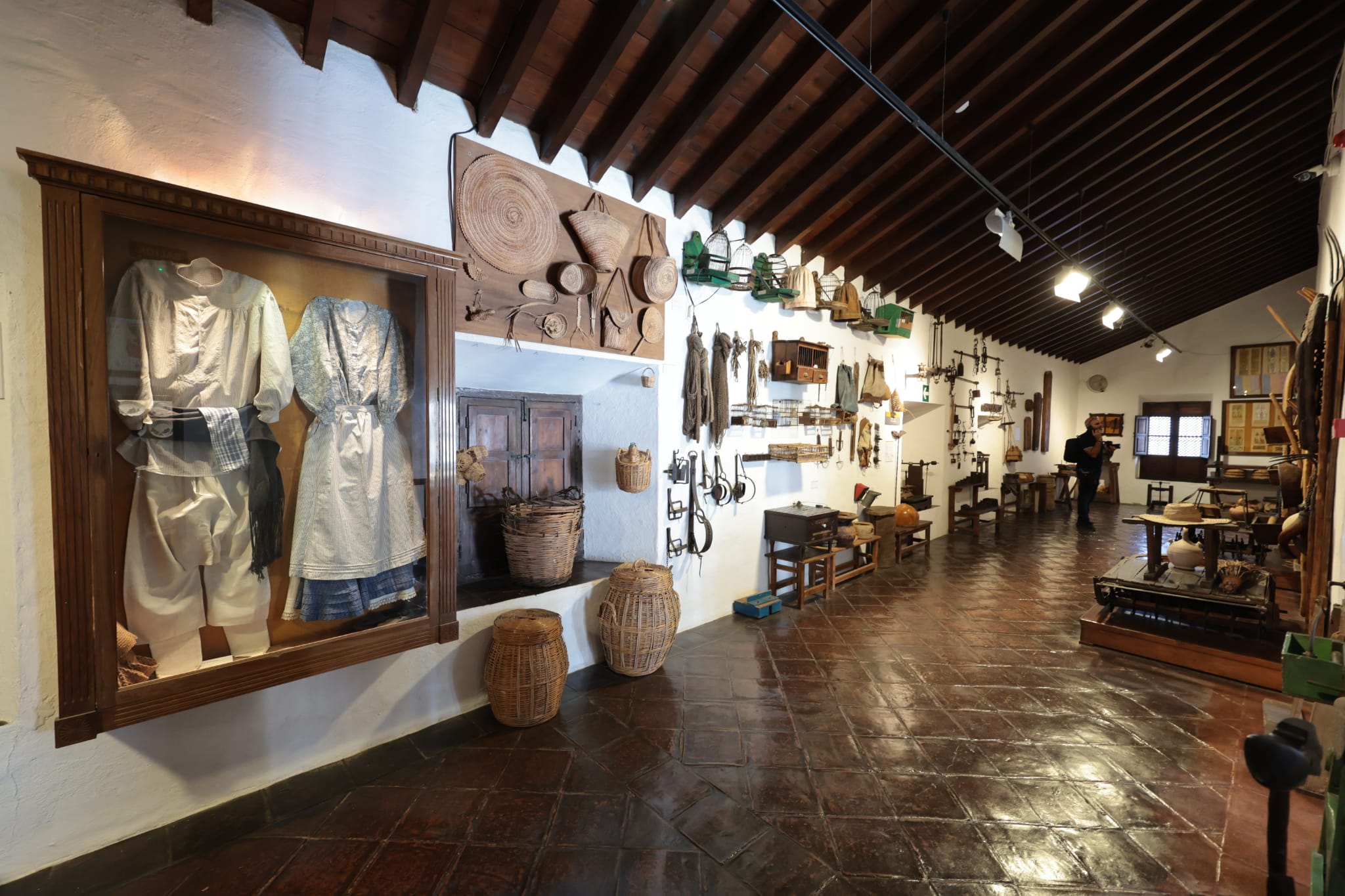 Decano de los museos privados de la ciudad de Málaga, el Museo Unicaja de Artes y Costumbres Populares encuentra sus antecedentes en los años sesenta, a la par de la inauguración del Museo de Bellas Artes 