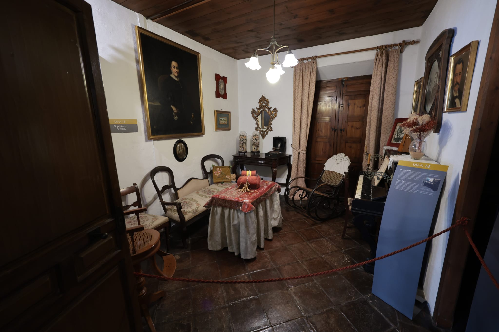 Decano de los museos privados de la ciudad de Málaga, el Museo Unicaja de Artes y Costumbres Populares encuentra sus antecedentes en los años sesenta, a la par de la inauguración del Museo de Bellas Artes 