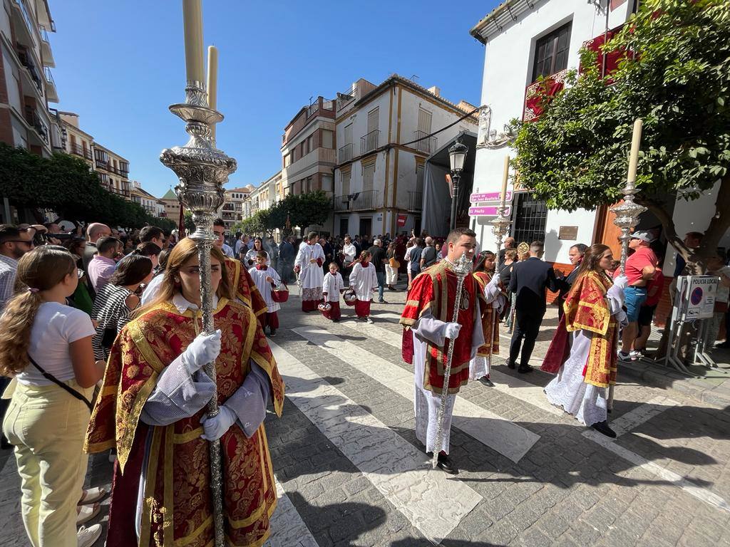 Más de 30.000 personas acudieron a los desfiles procesionales en Vélez-Málaga. 
