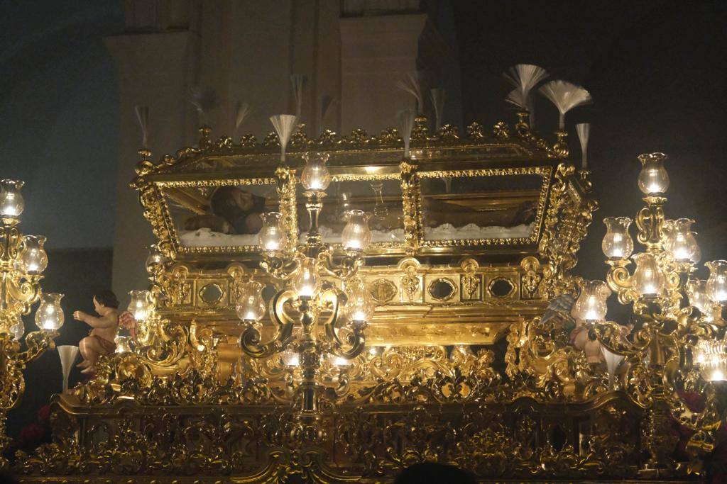 Más de 30.000 personas acudieron este sábado a los desfiles procesionales en Vélez-Málaga. 