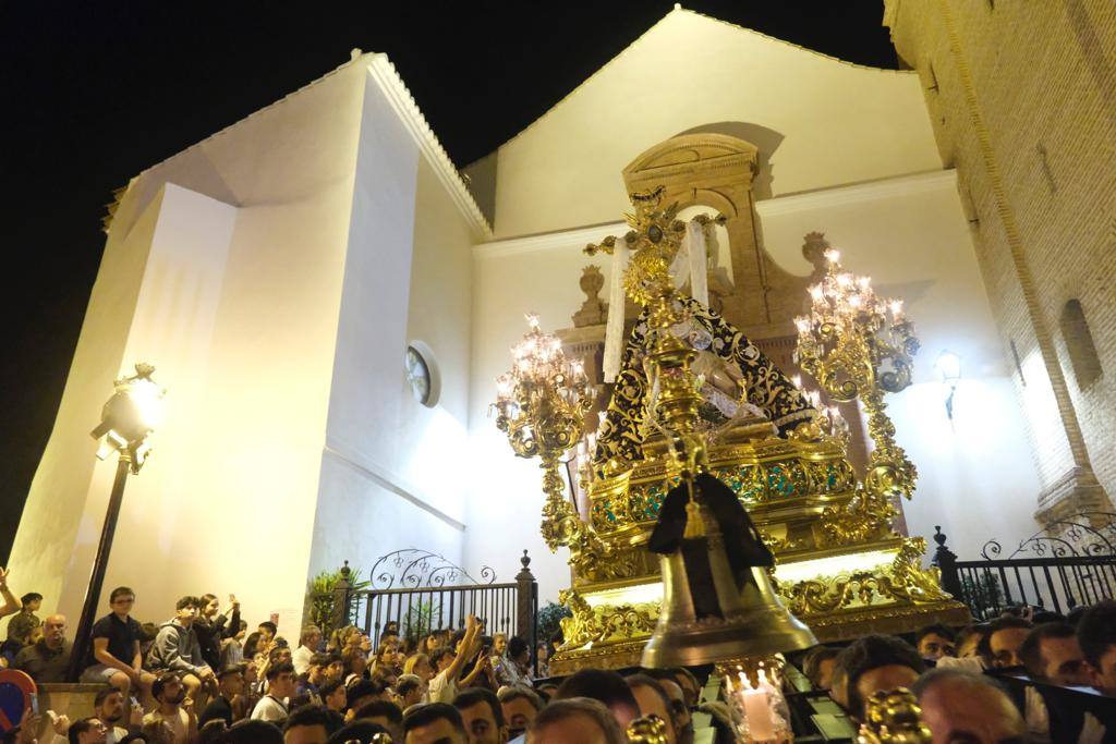 Más de 30.000 personas acudieron este sábado a los desfiles procesionales en Vélez-Málaga. 