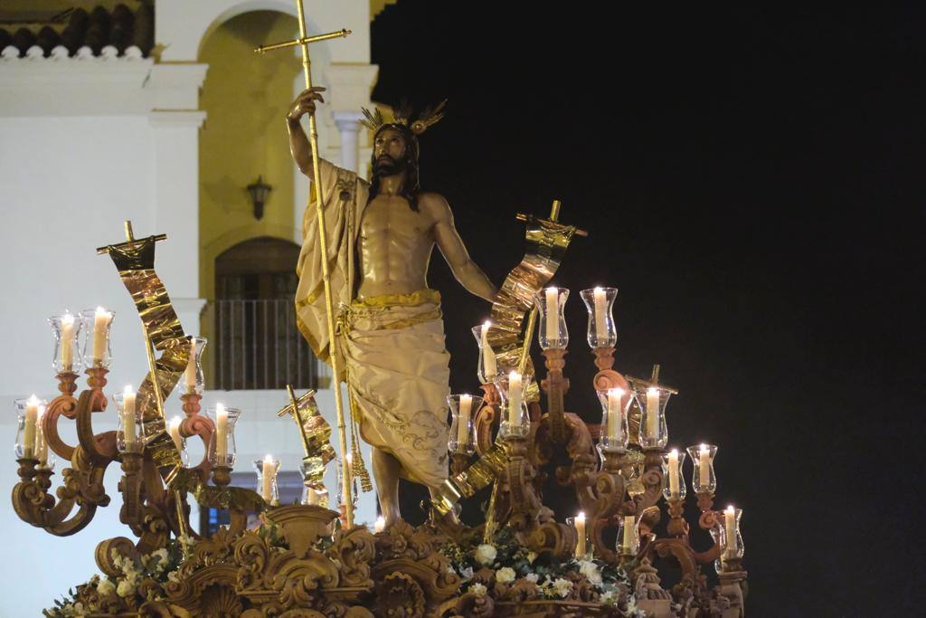 Más de 30.000 personas acudieron este sábado a los desfiles procesionales en Vélez-Málaga. 
