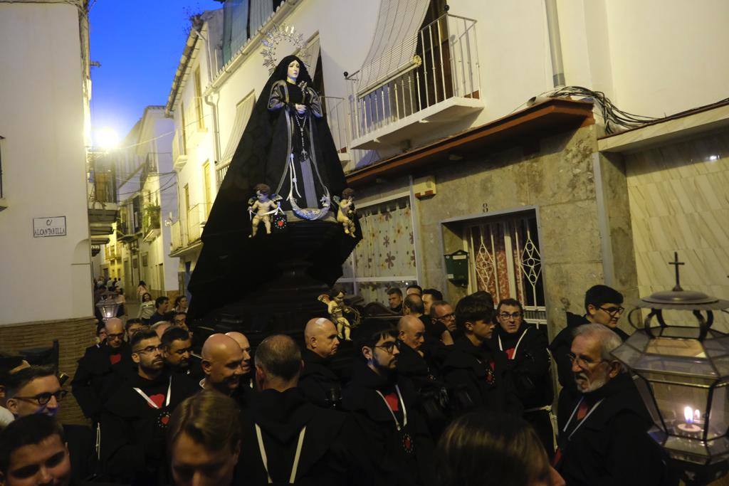 Más de 30.000 personas acudieron este sábado a los desfiles procesionales en Vélez-Málaga. 