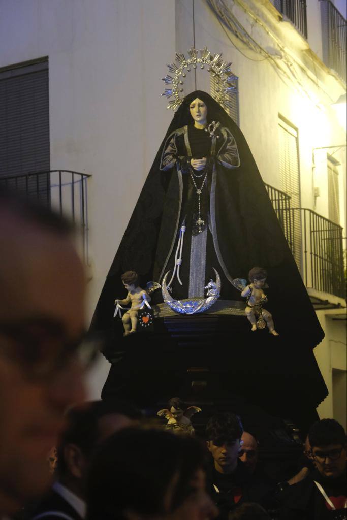 Más de 30.000 personas acudieron este sábado a los desfiles procesionales en Vélez-Málaga. 