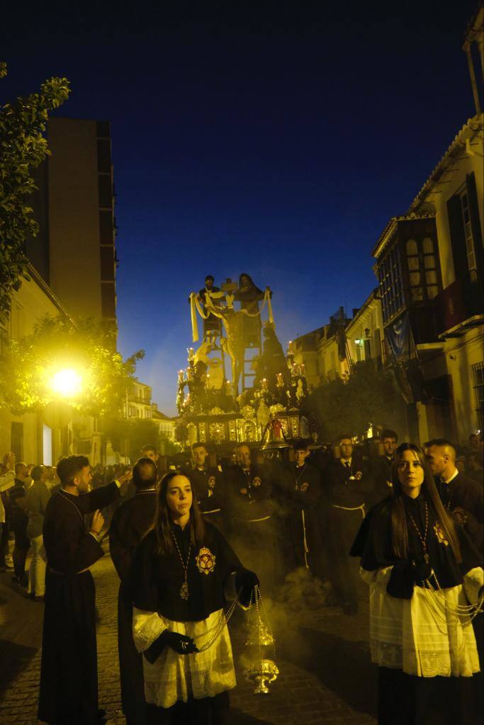 Más de 30.000 personas acudieron este sábado a los desfiles procesionales en Vélez-Málaga. 