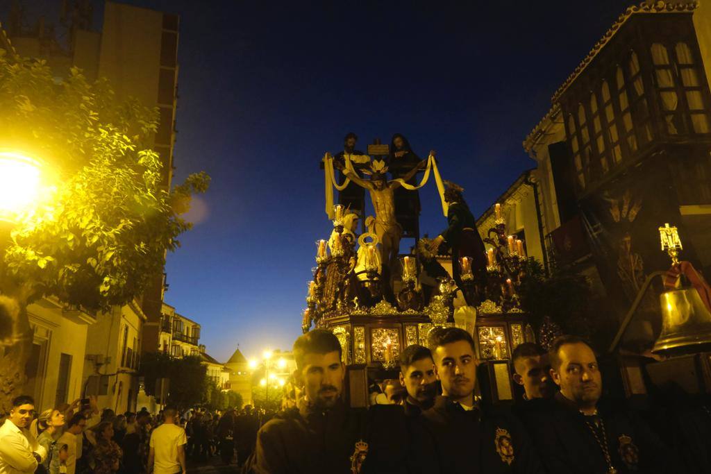 Más de 30.000 personas acudieron este sábado a los desfiles procesionales en Vélez-Málaga. 