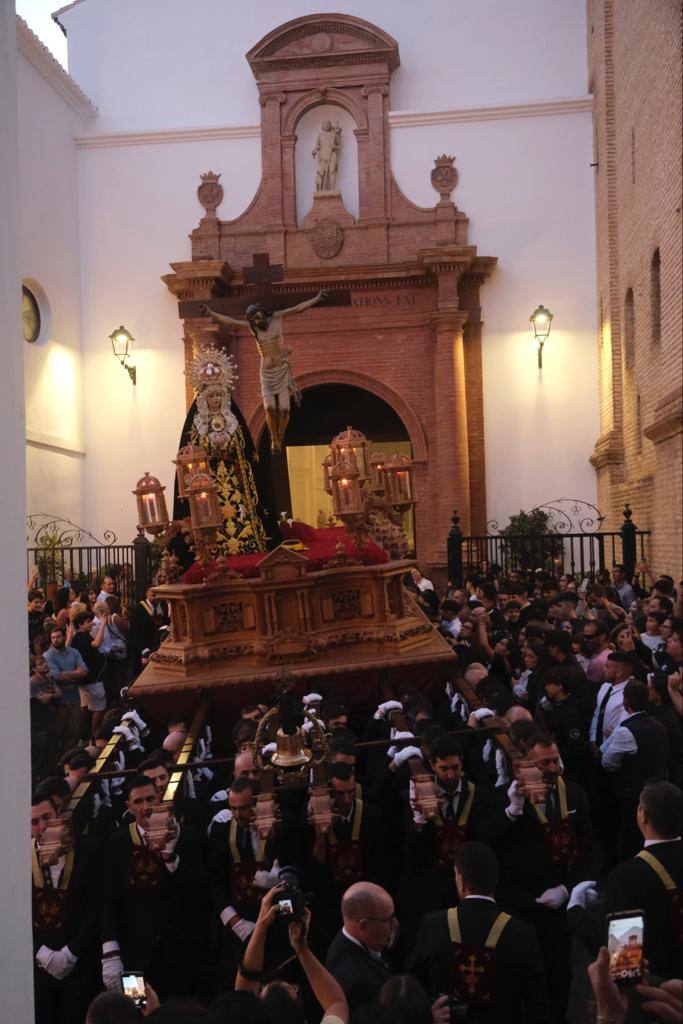 Más de 30.000 personas acudieron este sábado a los desfiles procesionales en Vélez-Málaga. 