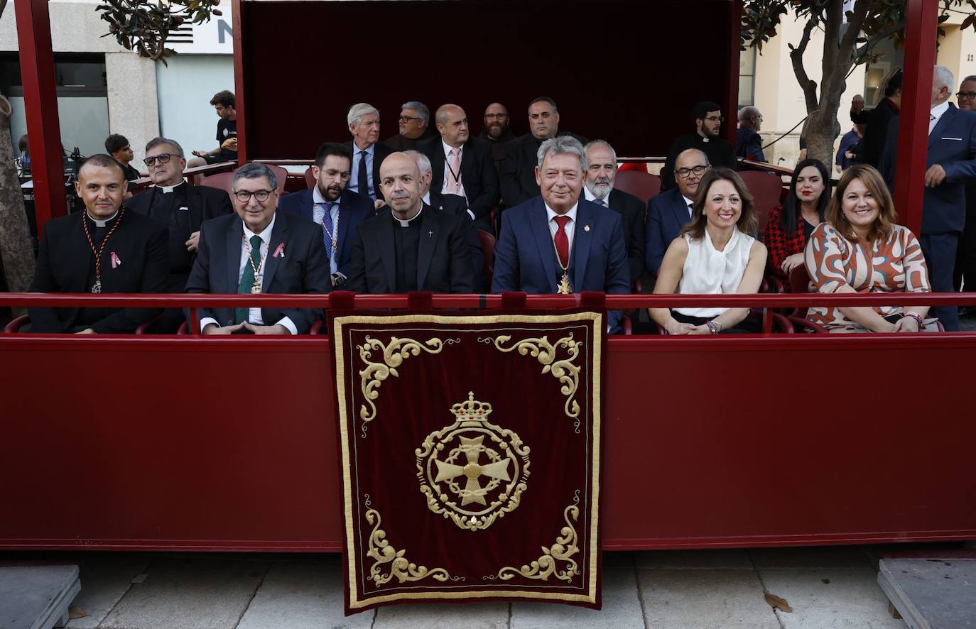 Más de 30.000 personas acudieron este sábado a los desfiles procesionales en Vélez-Málaga. 
