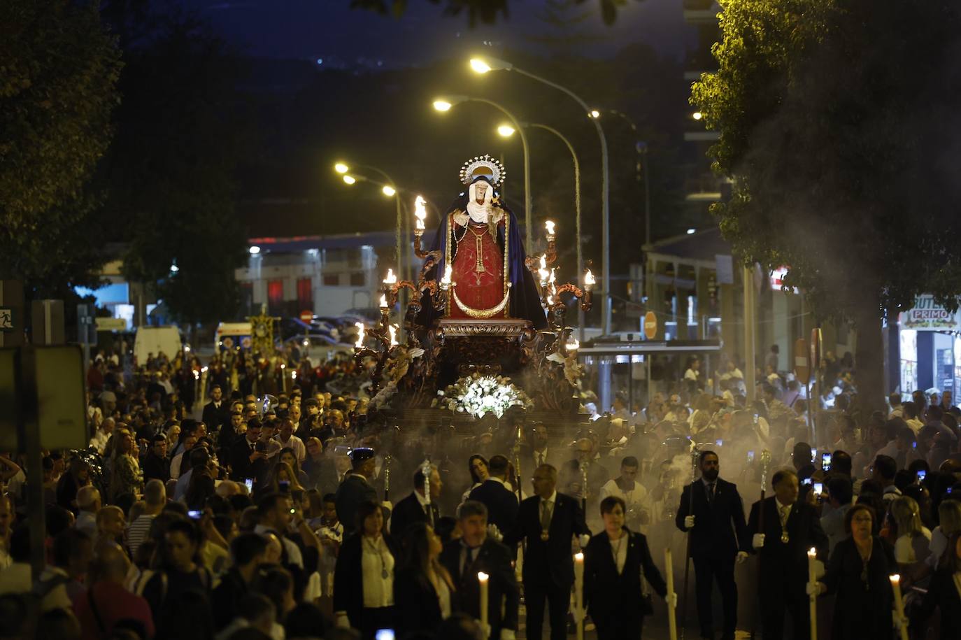 Más de 30.000 personas acudieron este sábado a los desfiles procesionales en Vélez-Málaga. 