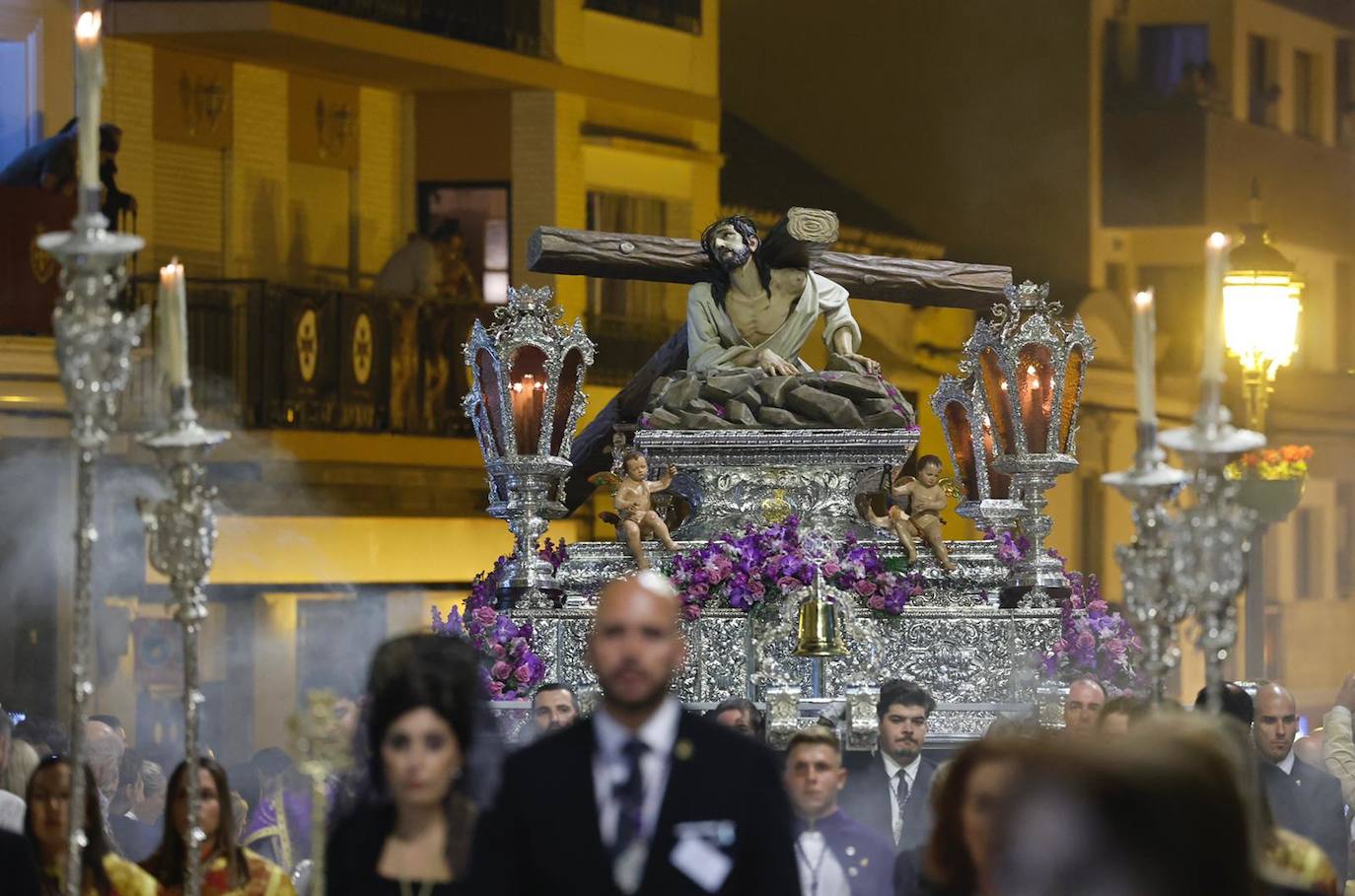 Más de 30.000 personas acudieron este sábado a los desfiles procesionales en Vélez-Málaga. 