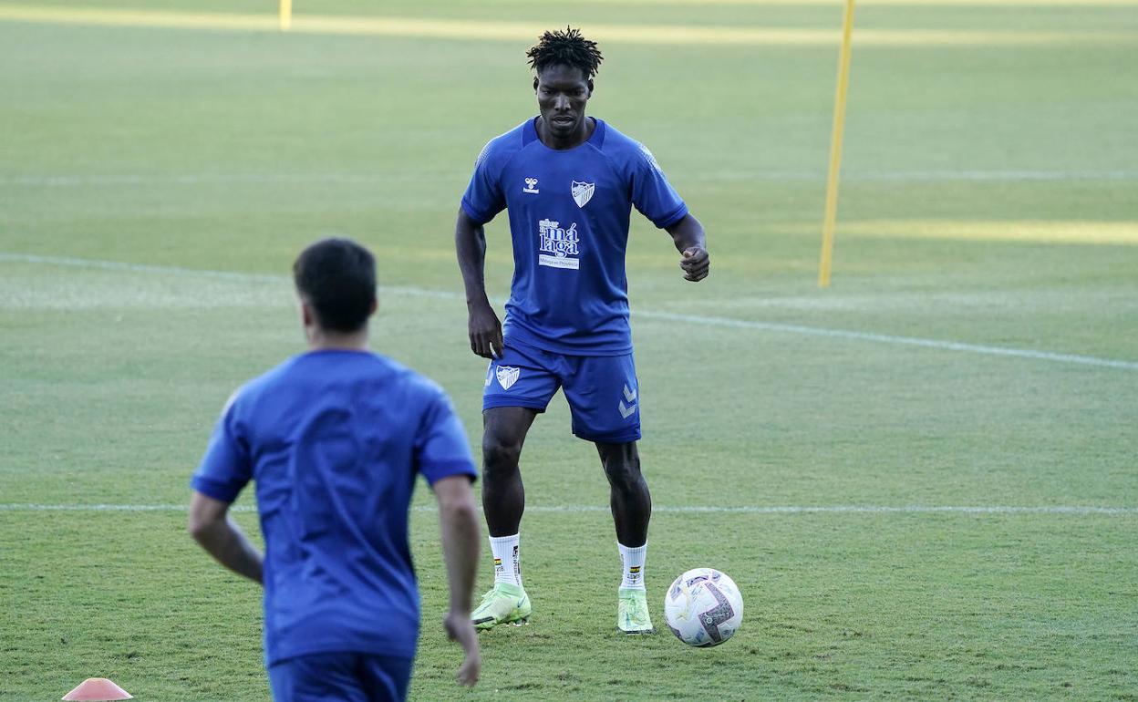 Lumor, en un entrenamiento con el Málaga esta semana.