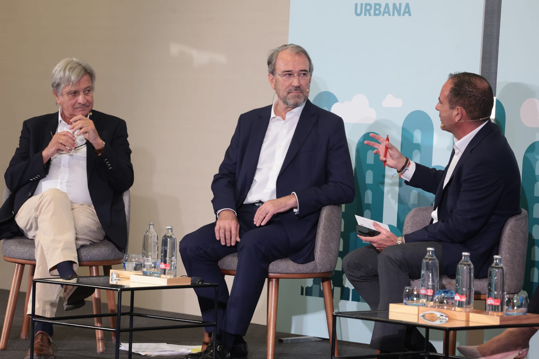 El foro, organizado por el Ayuntamiento de la capital y SUR, cuenta con la presencia de expertos en infraestruturas y proyectos.