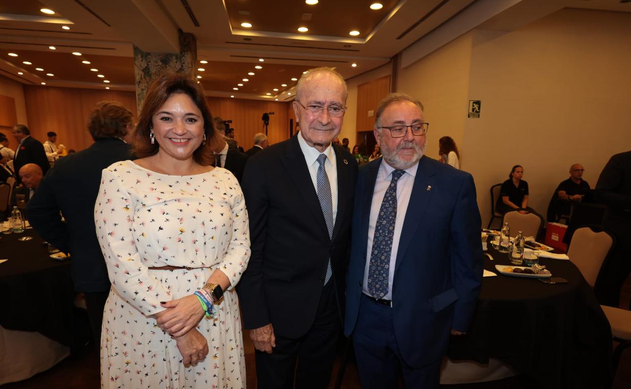 Margarita del Cid, alcaldesa de Torremolinos, junto a los regidores de Málaga y Alhaurín de la Torre esta mañana en el foro 'Futuro Málaga',