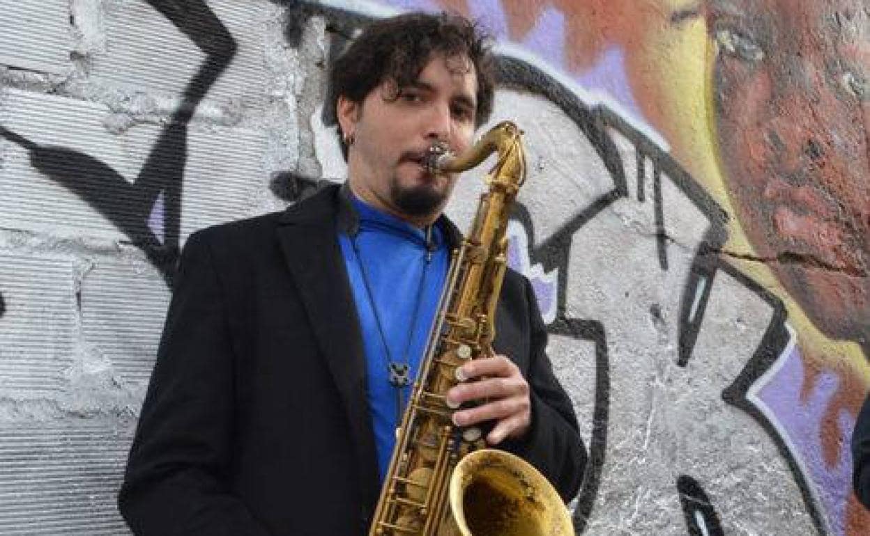 El saxofonista malagueño Daniel Torres estrena el sábado en concierto su nuevo disco como solista.