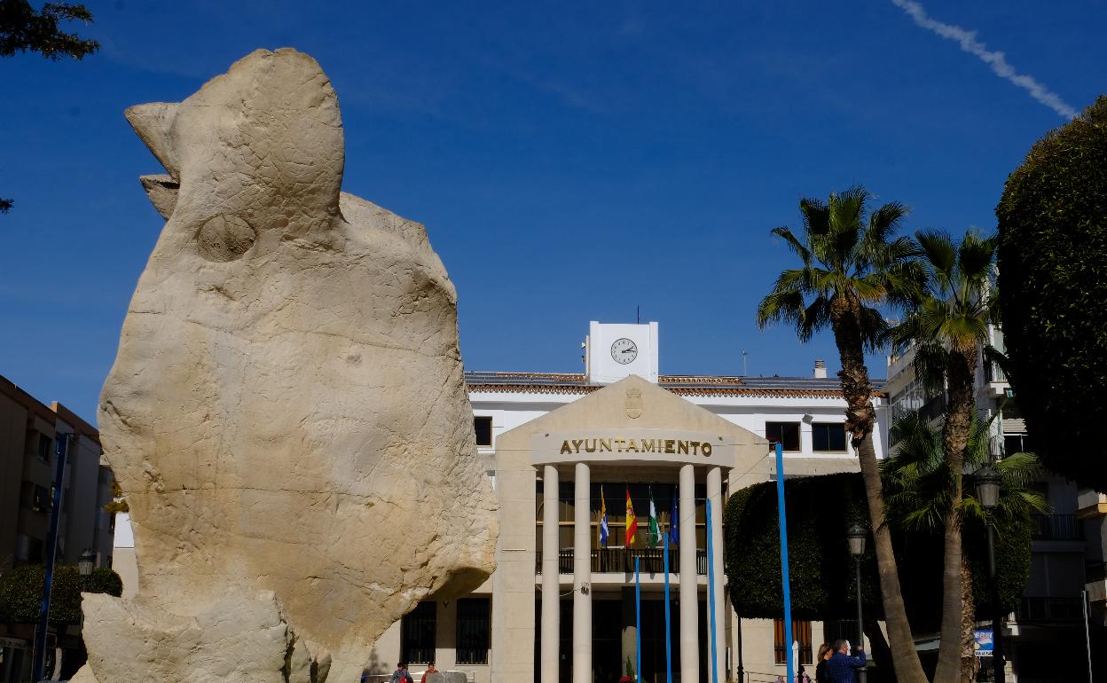 Fachada principal del Consistorio rinconero. 