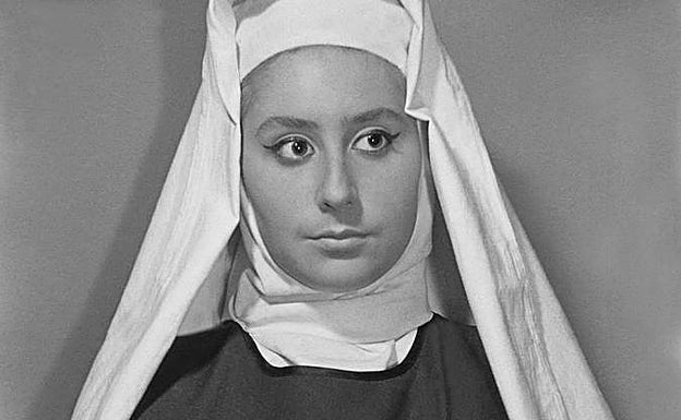 Vestida de novicia en una obra del Teatro ARA, su escuela. 