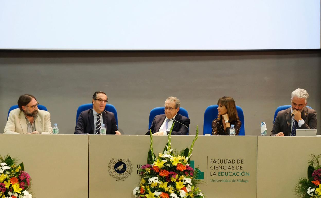 De izquierda a derecha, Ignacio Rivas, Miguel Briones, José Ángel Narváez, Rosario Gutiérrez y Alfonso Javier García. 