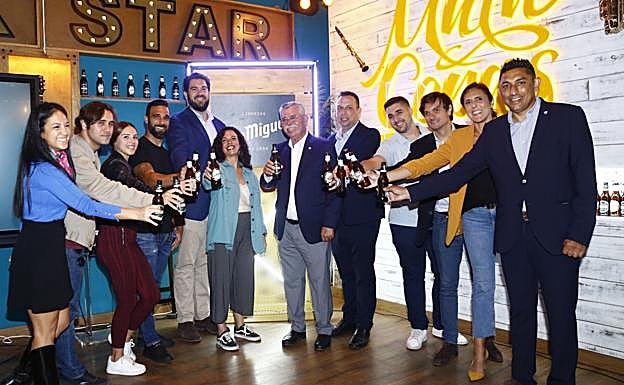 El Málaga y San Miguel reivindican la afición blanquiazul: «El sentimiento es para siempre»