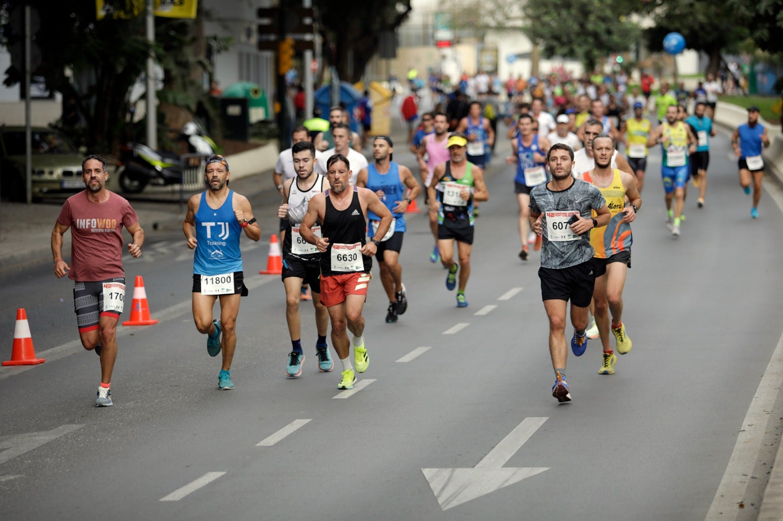 Casi 11.000 atletas participan este domingo en esta prueba que discurre por la capital malagueña.