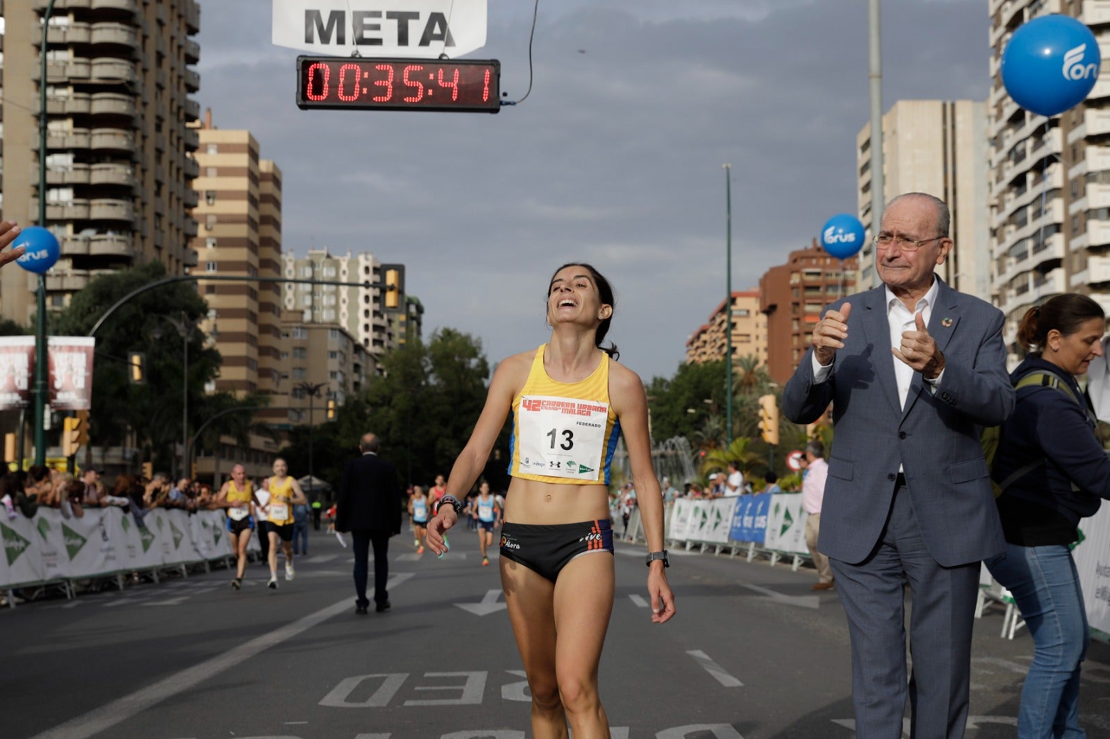 Casi 11.000 atletas participan este domingo en esta prueba que discurre por la capital malagueña.