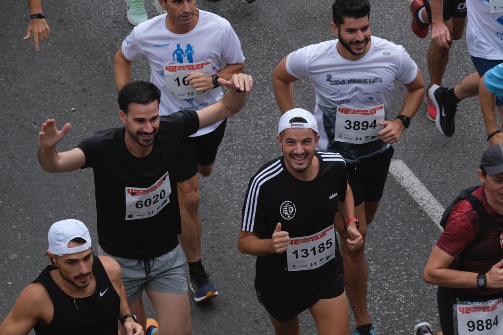 Casi 11.000 atletas participan este domingo en esta prueba que discurre por la capital malagueña.