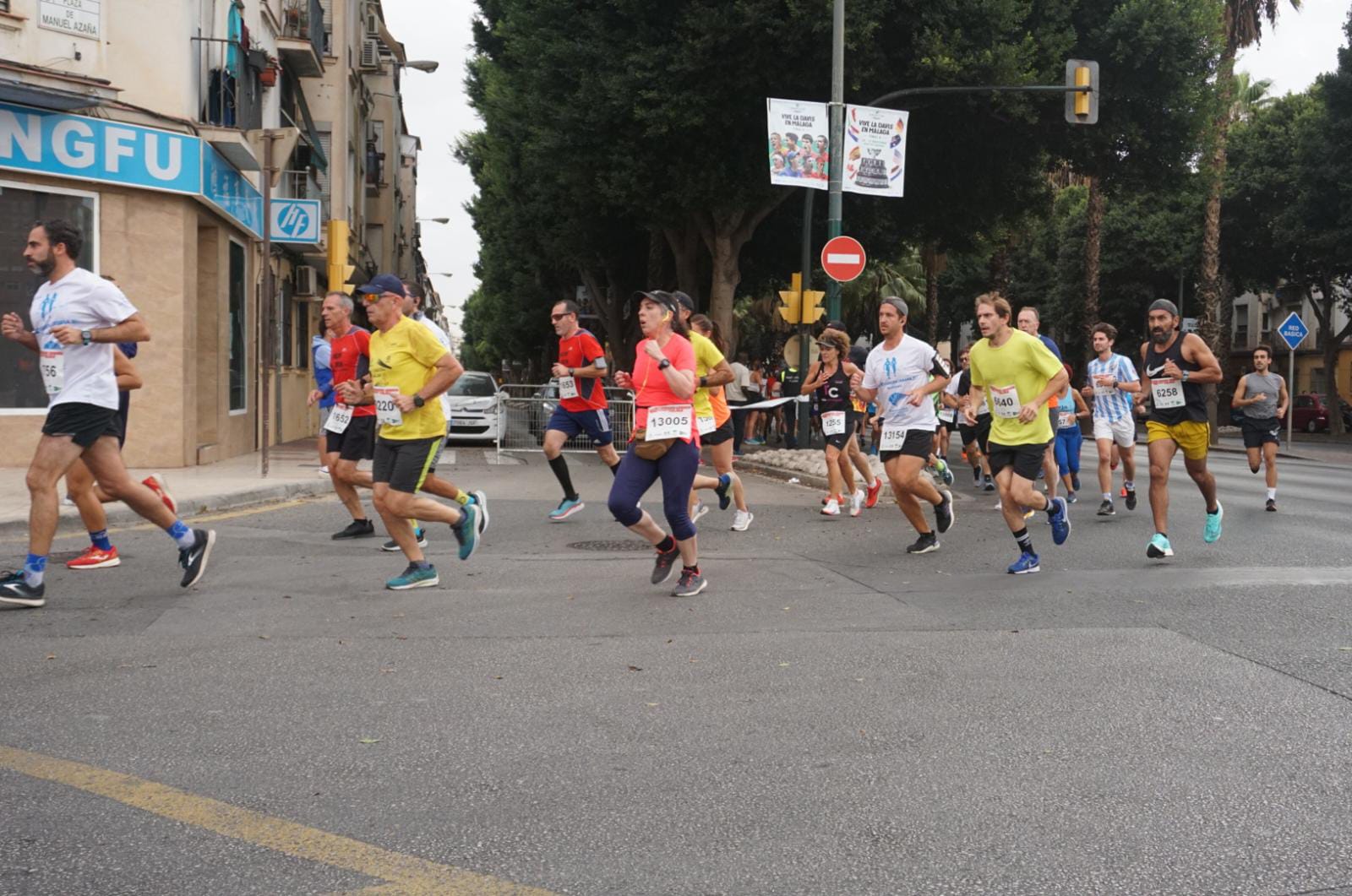 Casi 11.000 atletas participan este domingo en esta prueba que discurre por la capital malagueña.