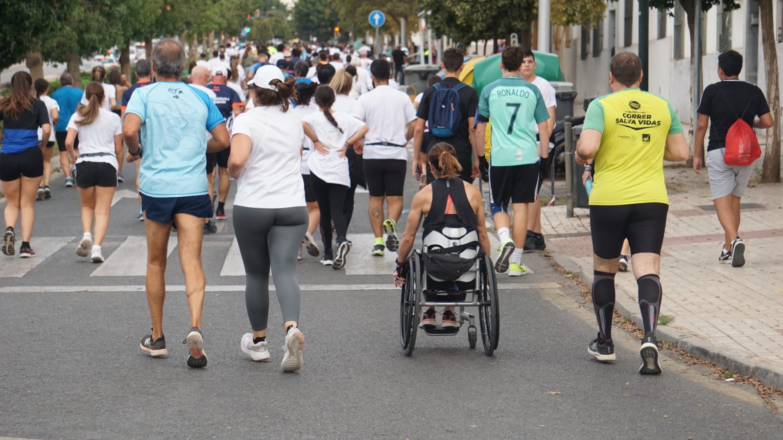 Casi 11.000 atletas participan este domingo en esta prueba que discurre por la capital malagueña.