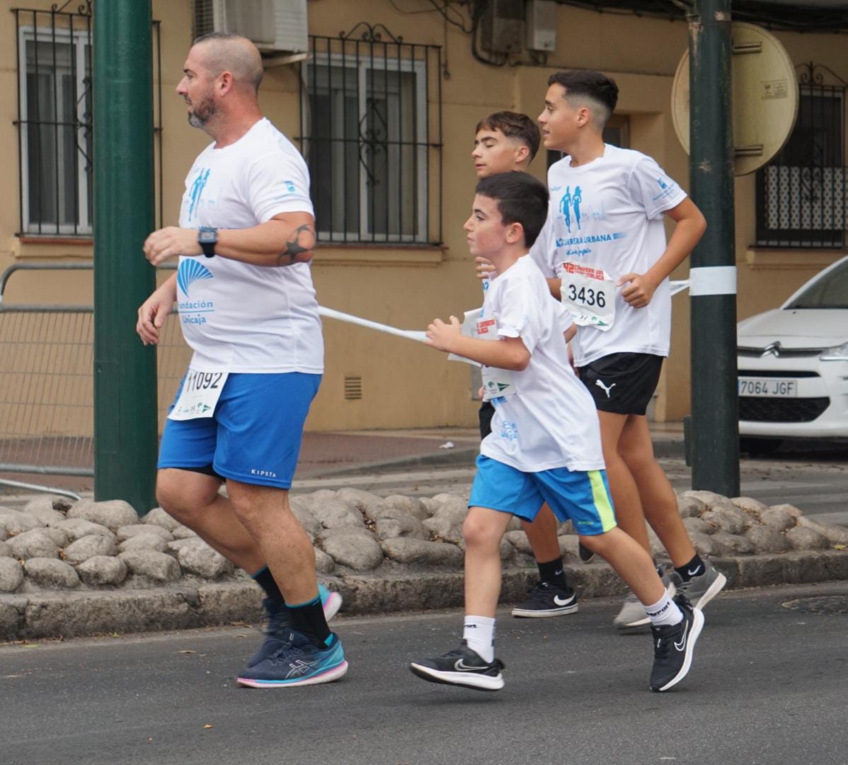 Casi 11.000 atletas participan este domingo en esta prueba que discurre por la capital malagueña.