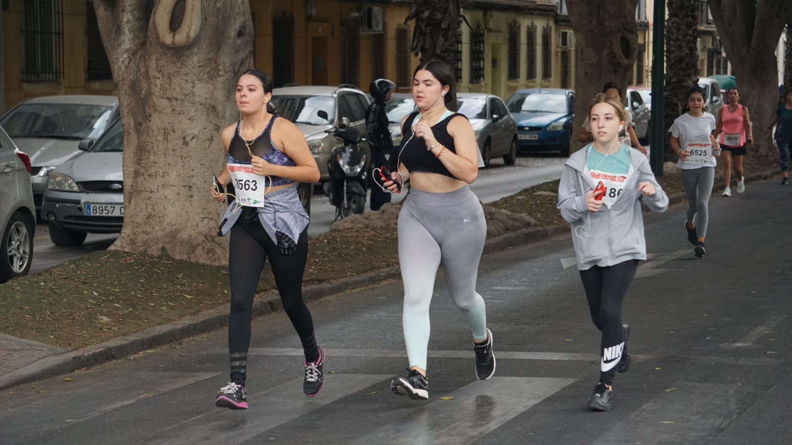 Casi 11.000 atletas participan este domingo en esta prueba que discurre por la capital malagueña.