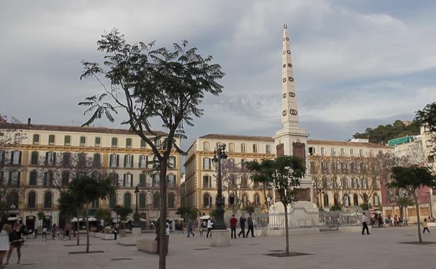 El obelisco en homenaje al general liberal Torrijos, en la plaza de la Merced. 