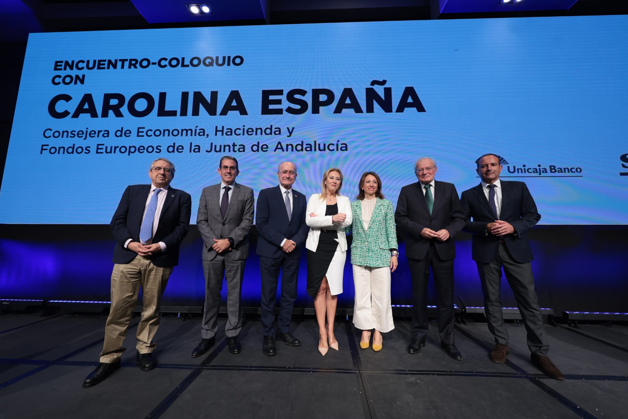 Fotos: Carolina España protagoniza un coloquio organizado por SUR y Unicaja Banco