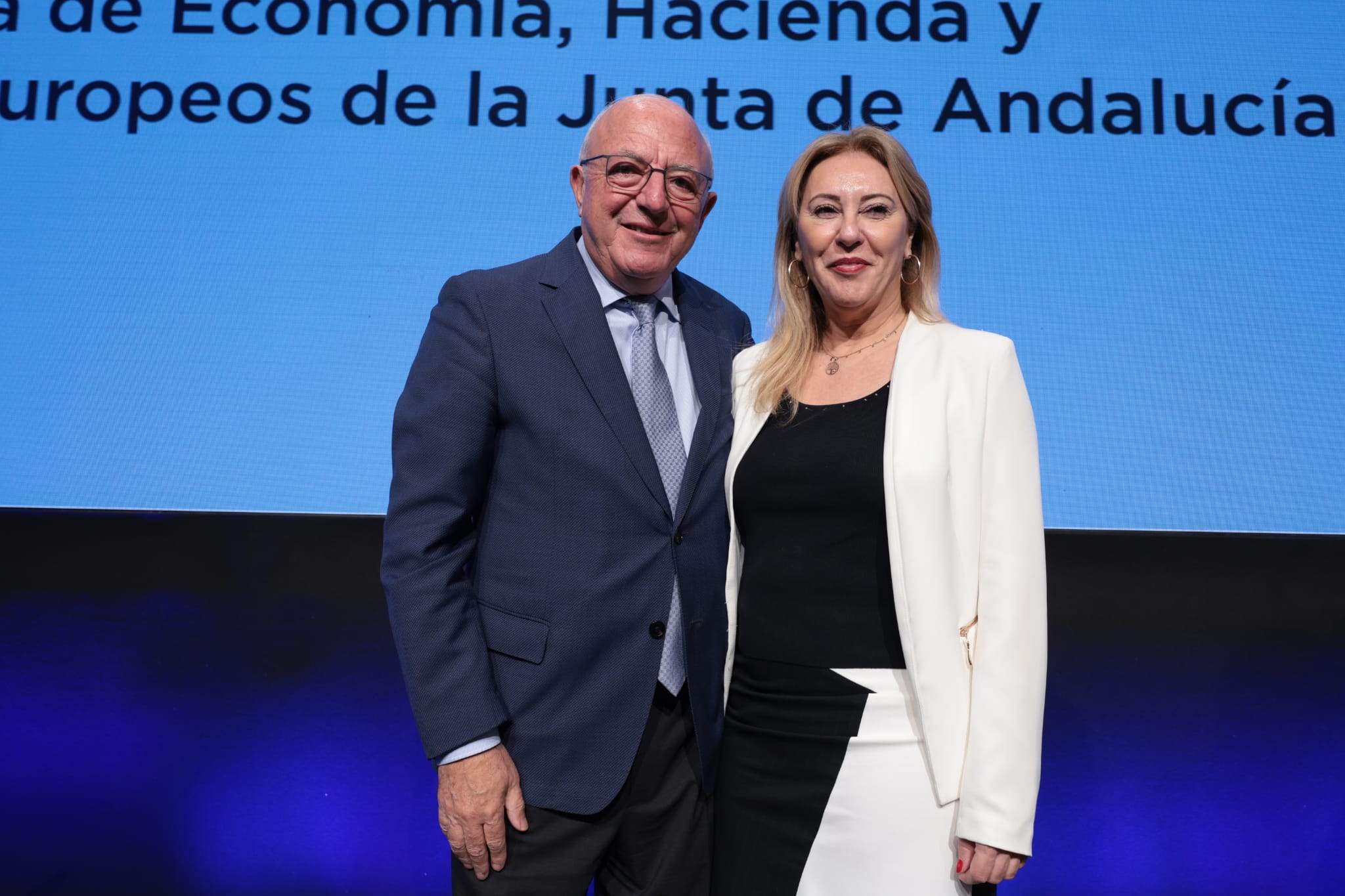 Fotos: Carolina España protagoniza un coloquio organizado por SUR y Unicaja Banco