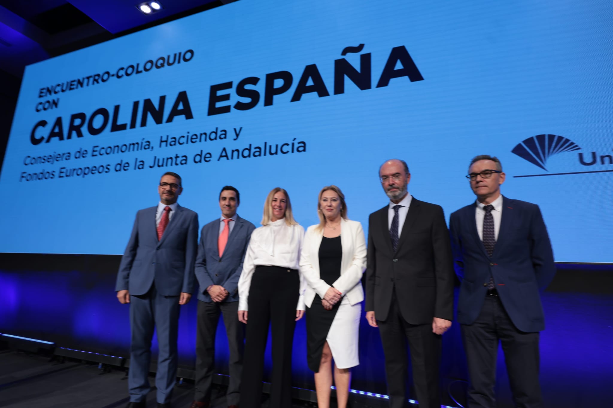 Fotos: Carolina España protagoniza un coloquio organizado por SUR y Unicaja Banco